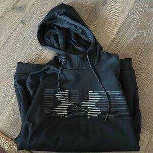 Under Armour Men’s sweatshirt medium